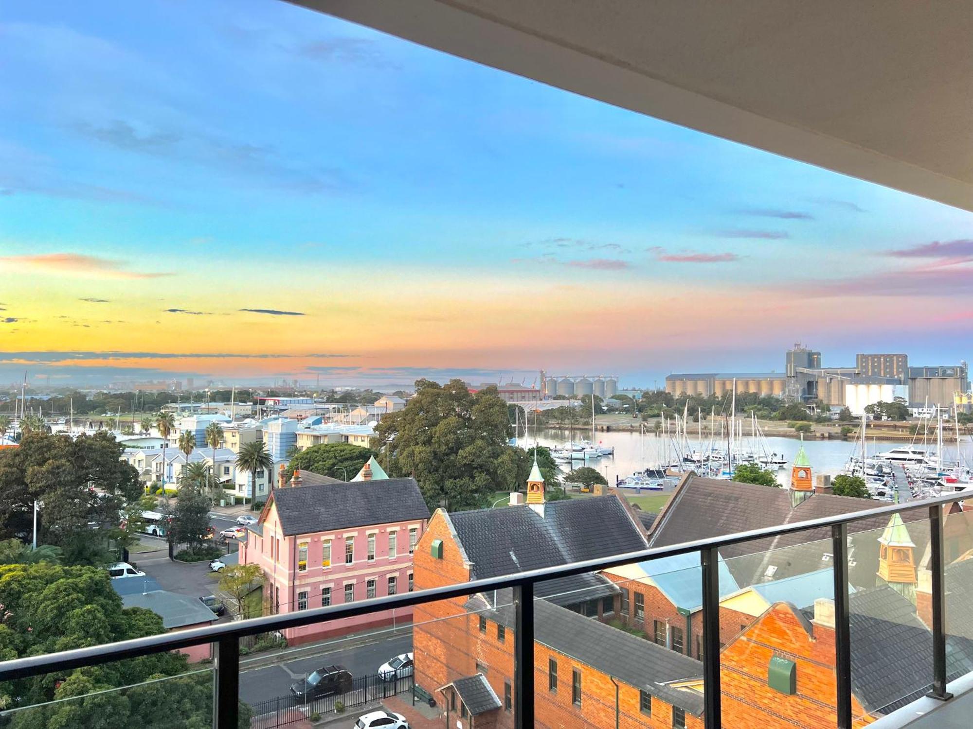 Harbour Towers, Newcastle'S Elite Apartment Stays, Free Parking & Tram Access Luaran gambar