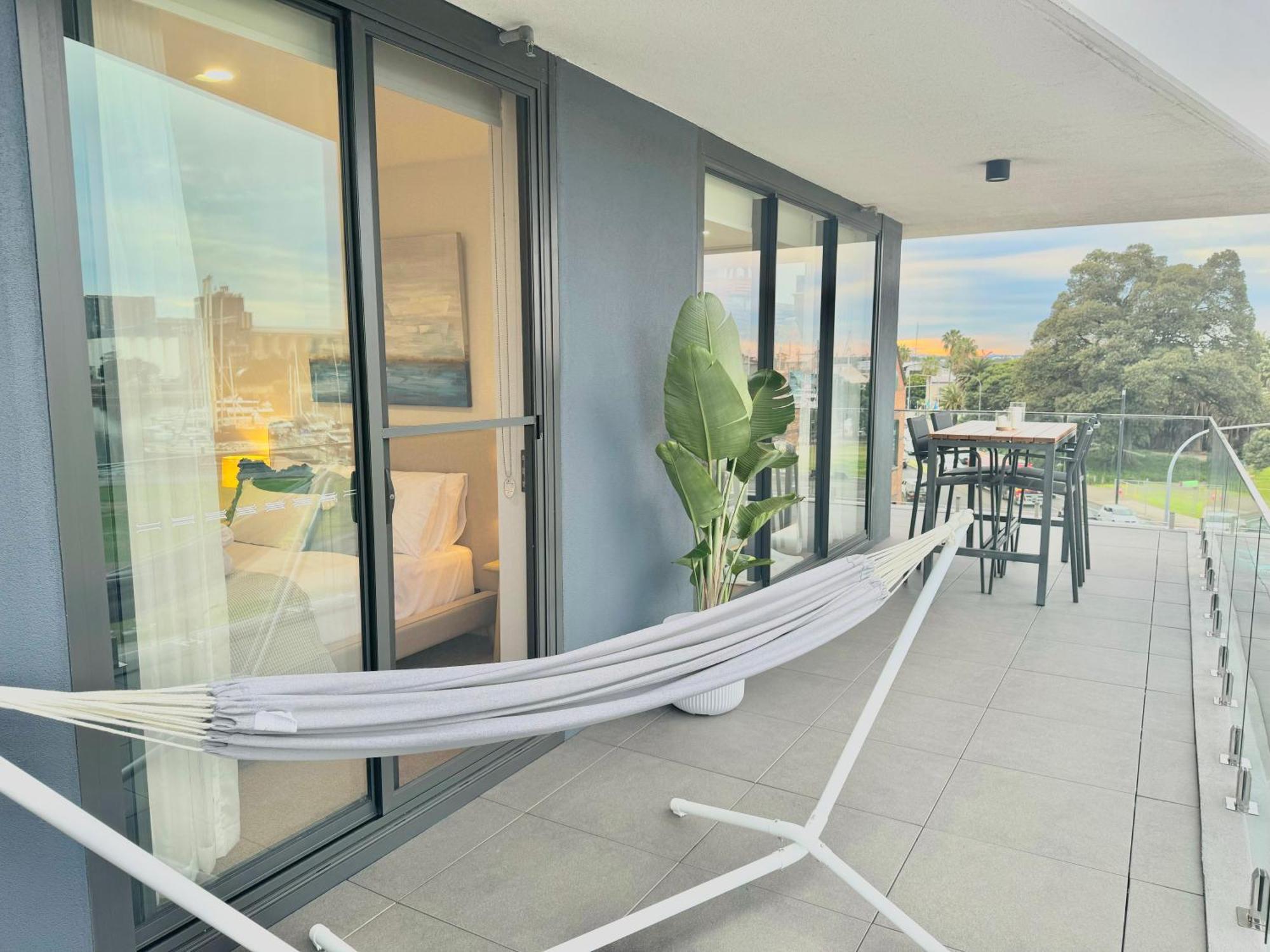 Harbour Towers, Newcastle'S Elite Apartment Stays, Free Parking & Tram Access Luaran gambar
