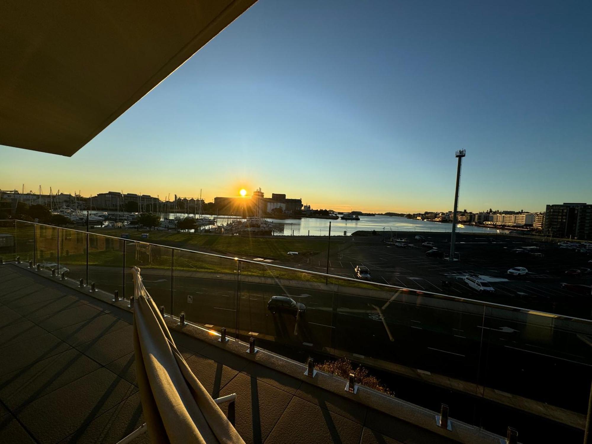 Harbour Towers, Newcastle'S Elite Apartment Stays, Free Parking & Tram Access Luaran gambar